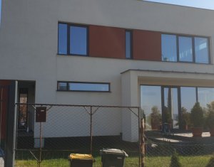 Duplex 3 dormitoare, Europa