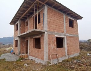 Proiect 3 case individuale pe o parcela de 2900 mp, asfalt, utilitati