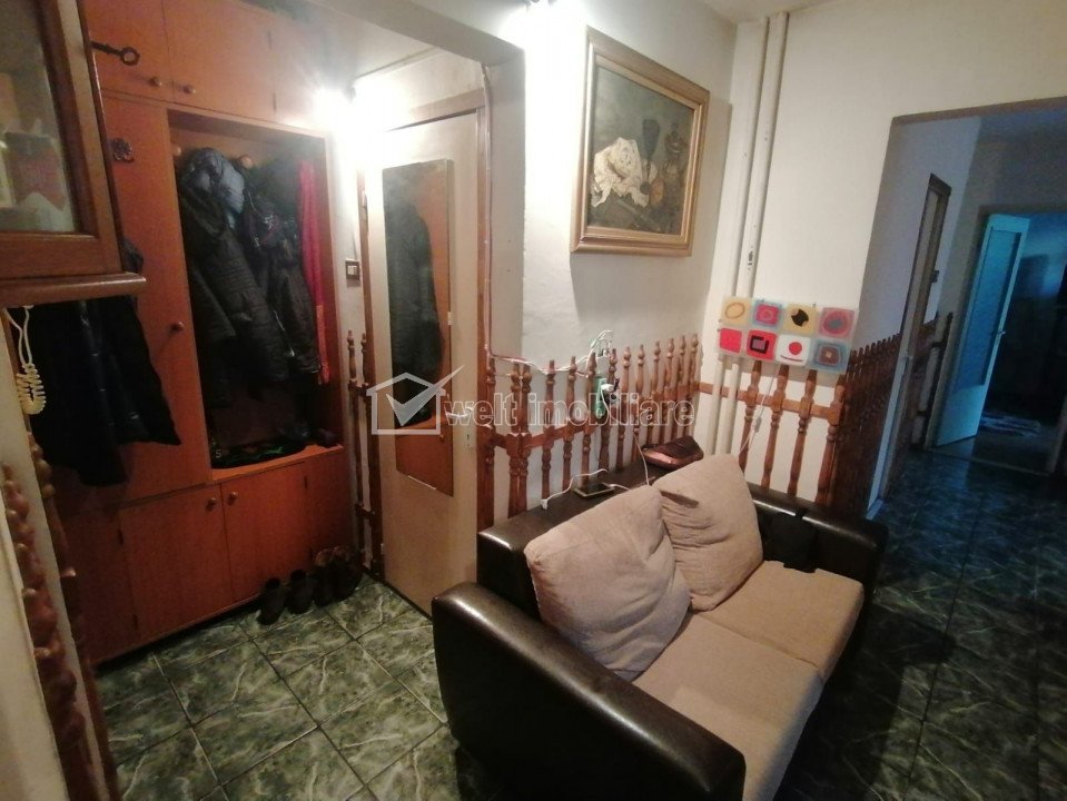 Manastur - apartament de 3 camere, decomandat, 2 bai, zona C. Floresti
