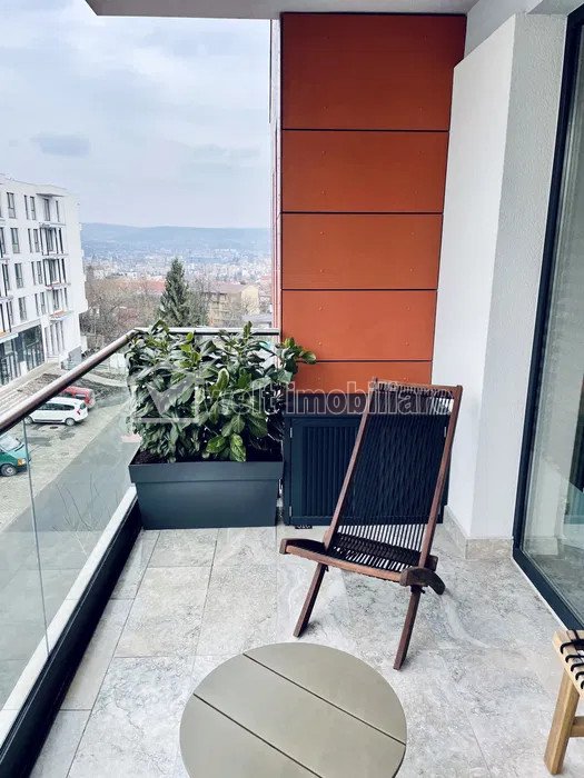Apartament ultrafinisat, 2 camere, balcon, loc de parcare, zona Andrei Muresanu