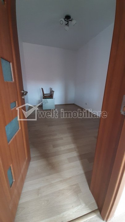 House 5 rooms for sale in Floresti