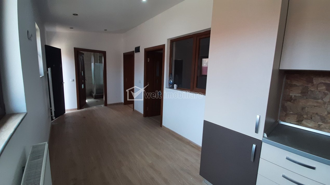 House 5 rooms for sale in Floresti