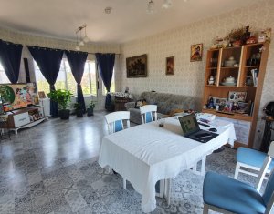House 4 rooms for sale in Floresti