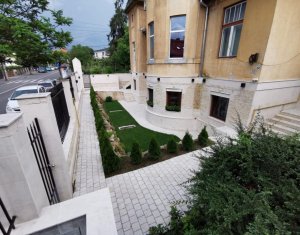 Apartament exclusivist, cu garaj si gradina, la vila, strada Andrei Muresanu