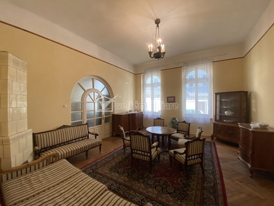 Apartament in cladire istorica, 84 m2 utili, acces la curte frumos amenajata