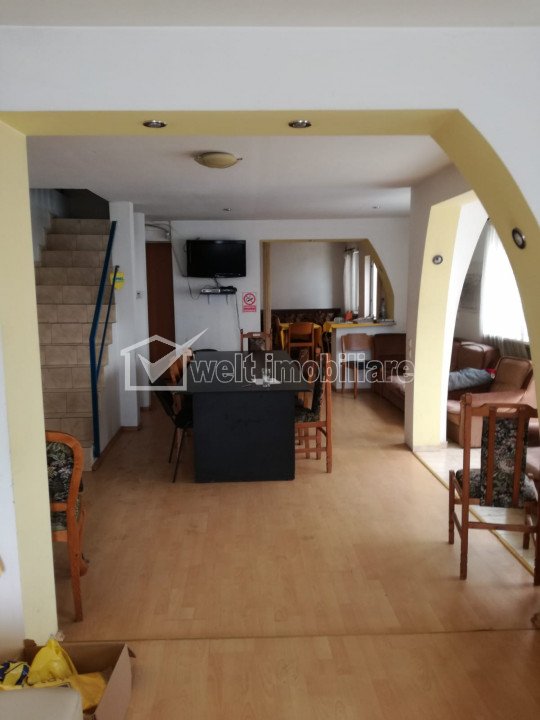 House 6 rooms for sale in Floresti