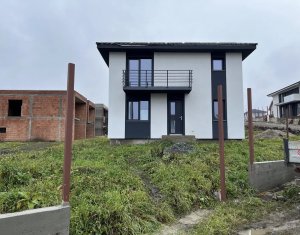 Maison 4 chambres à vendre dans Chinteni