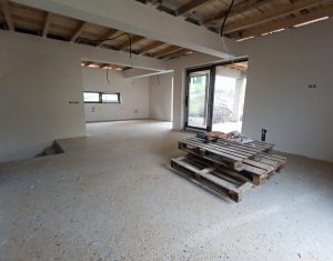 Casa 3 dormitoare, 4 bai, 718 mp teren, Terra Gardens