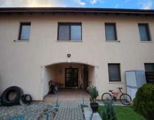Maison 4 chambres à vendre dans Floresti