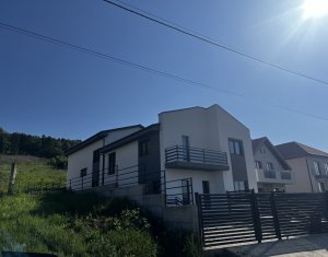 Casa duplex, P+E, 124 mp, 500mp gradina, priveliste superba, intrare Campenesti