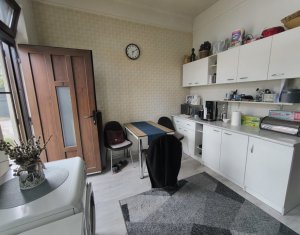 Apartament la casa, situat in zona centrala