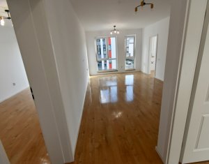 Apartament cu 3 camere, ultrafinisat, etaj intermediar