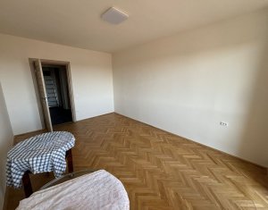 Apartament cu 3 camere, zona Gruia!