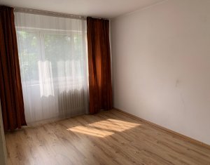 Apartament cu 4 camere, situat la etajul 3, Manastur, strada Primaverii