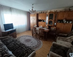 Apartment 4 rooms for rent in Cluj-napoca, zone Manastur