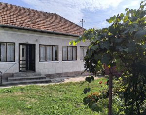 Casa 3 camere, 1398 mp teren, zona Manastirea Floresti