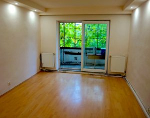 Appartement 3 chambres à vendre dans Cluj-napoca, zone Intre Lacuri