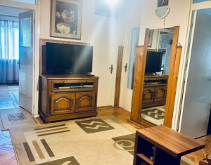 Apartament 3 camere, etaj 2/8, confort sporit, decomandat, in P-uri, Titulescu