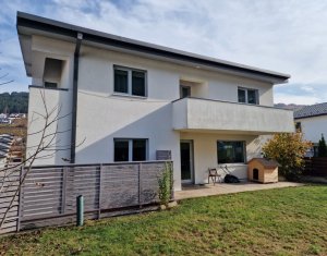 Maison 4 chambres à louer dans Floresti