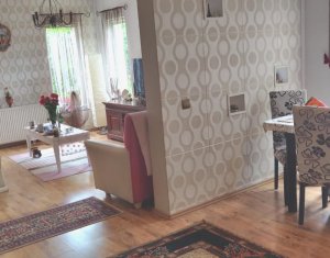 House 4 rooms for sale in Floresti