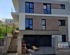 Maison 4 chambres à vendre dans Floresti