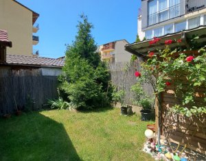 Apartment 3 rooms for sale in Floresti