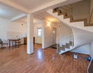 House 5 rooms for sale in Floresti