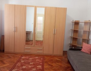 De vanzare apartament la casa, curte comuna, Piata Mihai Viteazu