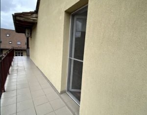 Apartment 3 rooms for sale in Floresti