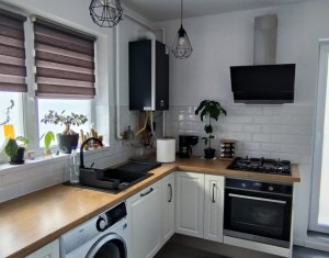 Apartment 3 rooms for sale in Floresti