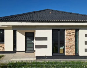 House 4 rooms for sale in Corusu