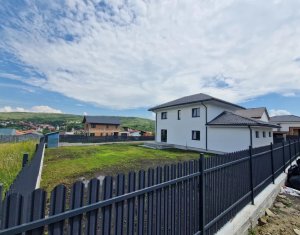 House 4 rooms for sale in Chinteni