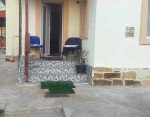 House 2 rooms for sale in Elciu