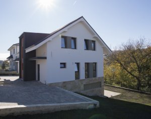 House 5 rooms for sale in Chinteni