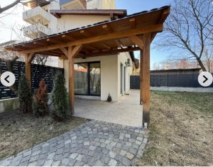 Apartament de 3 camere in casa individuala, cu gradina proprie si doua parcari !
