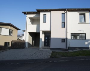 House 4 rooms for sale in Dezmir