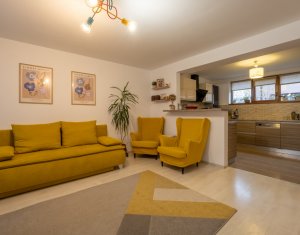 House 5 rooms for sale in Floresti