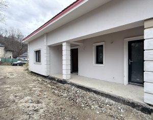 Casa moderna, aproape de oras