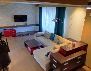 House 4 rooms for sale in Floresti