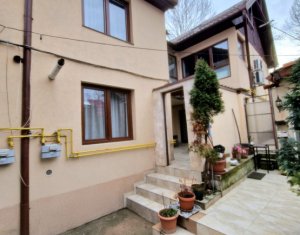 Casa cu 2 apartamente langa UMF si USAMV – proprietate ideala pentru investitori