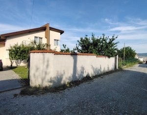 Casa cu gradina, garaj si acces facil spre oras - zona Livada Steluta