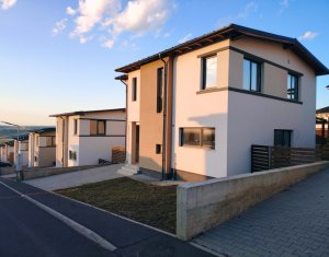 House 4 rooms for sale in Dezmir
