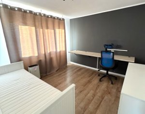 Apartament decomandat, etaj 3/4, Intre Lacuri