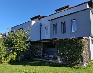Casă cu panoramă superbă, grădină amenajată - Baciu